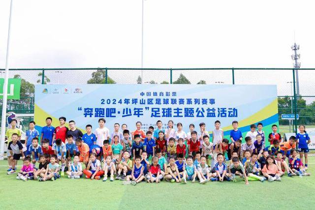 多特蒙德举行团建活动 球员家属齐聚餐厅