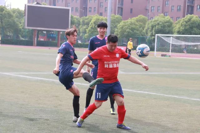 斯蒂芬·A·史密斯力邀伦纳德主演新黑帮片，嘲讽其合同与行为